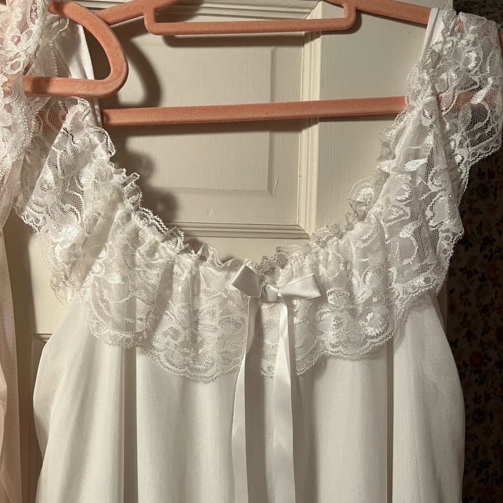 COPY - 2 nighties 1- pink sz large. 1-white size small Like new condition - Picture 9 of 15